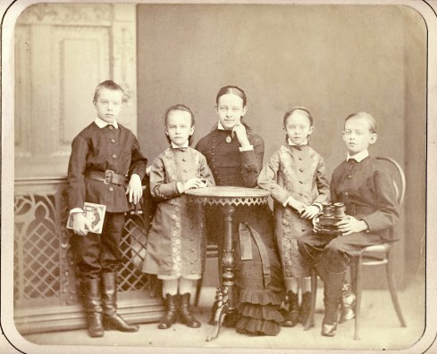 Michel, Lida, Sophie, Olga,Serge Maslov Livny, vers 1880 Archives Masloff (c)
