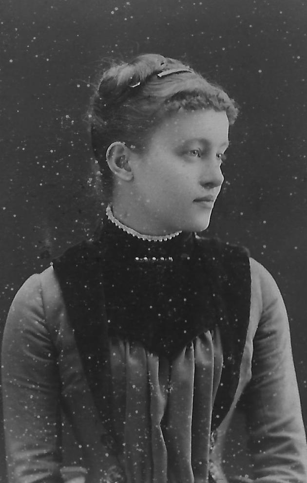 Софья Ниолаевна Маслова около г